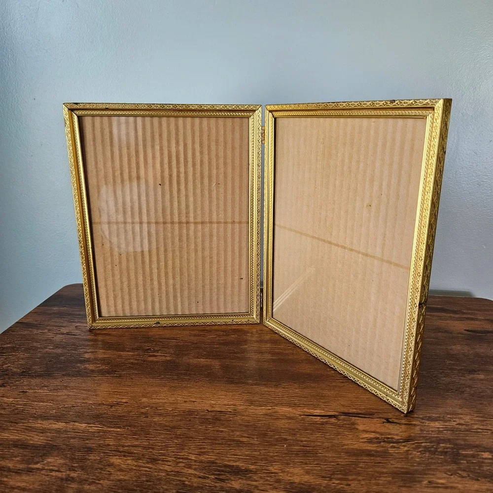 Vintage Gold Tone Ornate Embossed Double Folding Hinged Picture Frame Stand 7x5‎